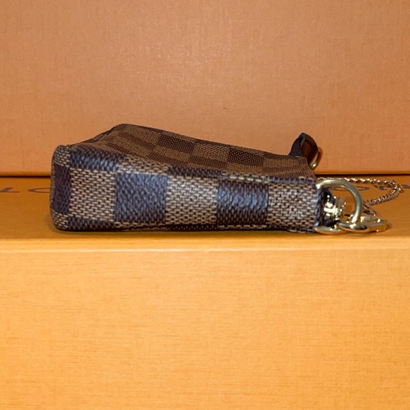 Louis Vuitton Mini Pochette - Picture 5 of 12